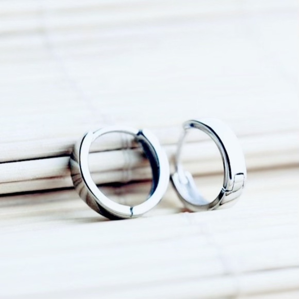 14K White Gold Huggie Hoop Earrings